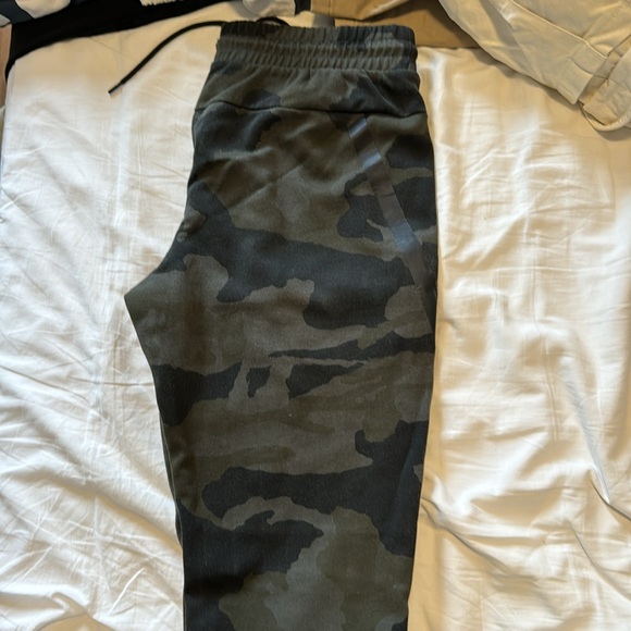 Bundle of sweatpants - Picture 2 of 4